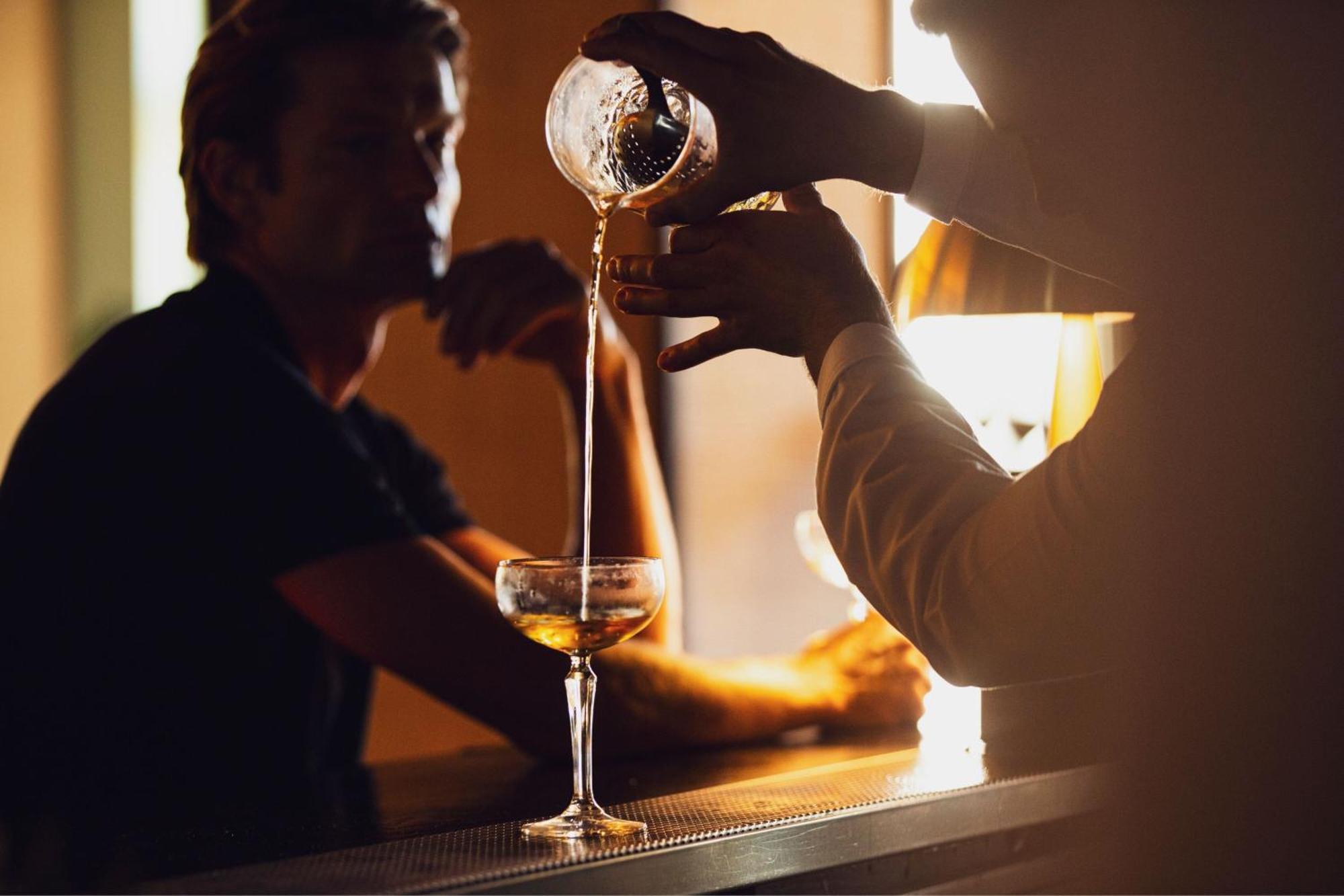 Domes Lake Algarve, Autograph Collection Vilamoura Eksteriør bilde A bartender preparing a cocktail