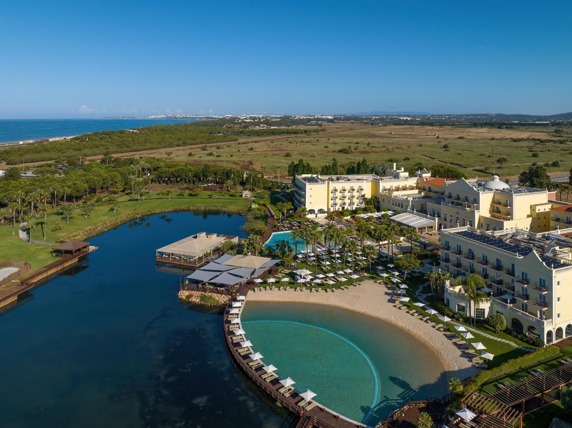 Domes Lake Algarve, Autograph Collection Vilamoura Eksteriør bilde Aerial view of the resort