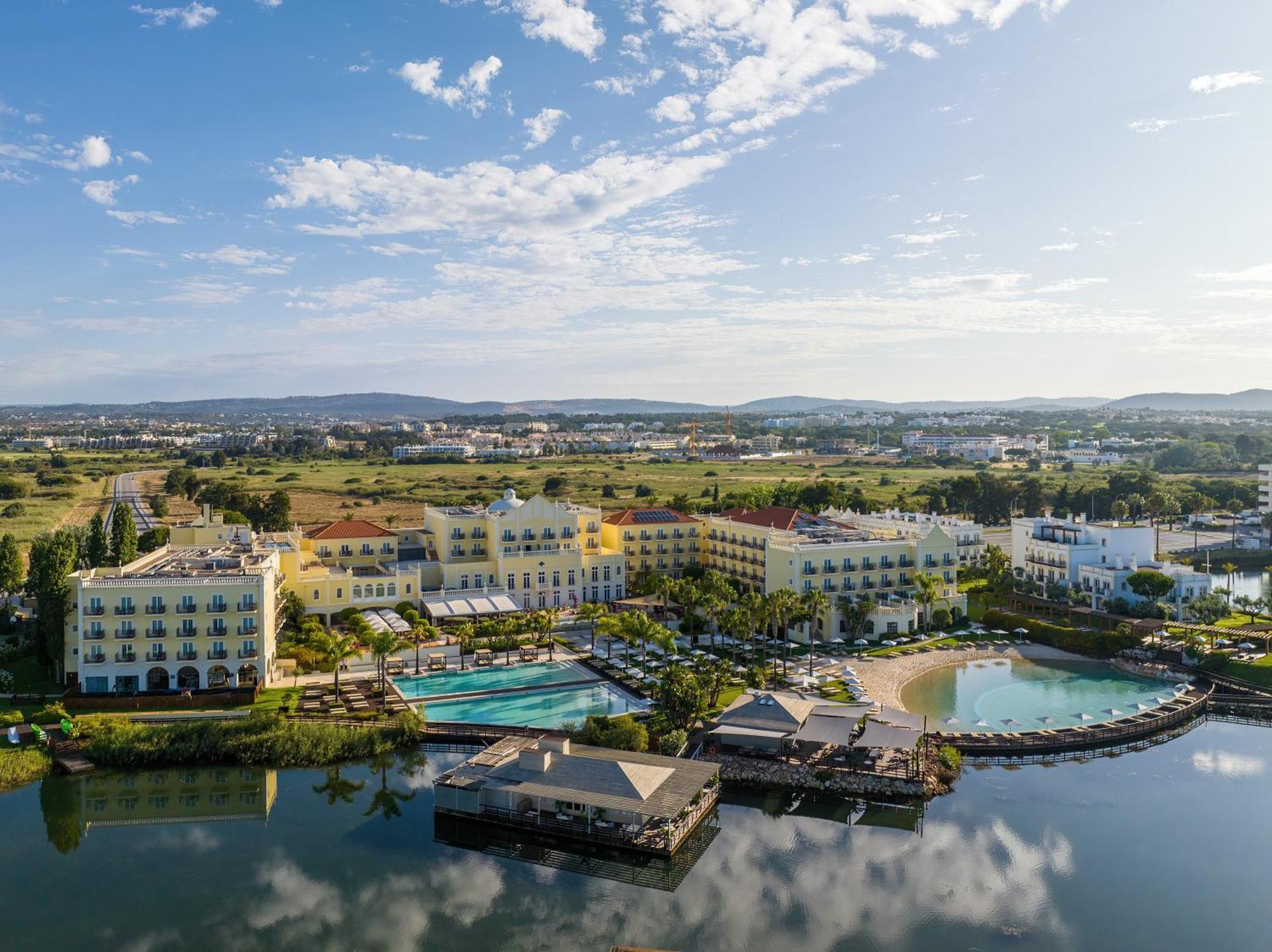 Domes Lake Algarve, Autograph Collection Vilamoura Eksteriør bilde Aerial view of the resort
