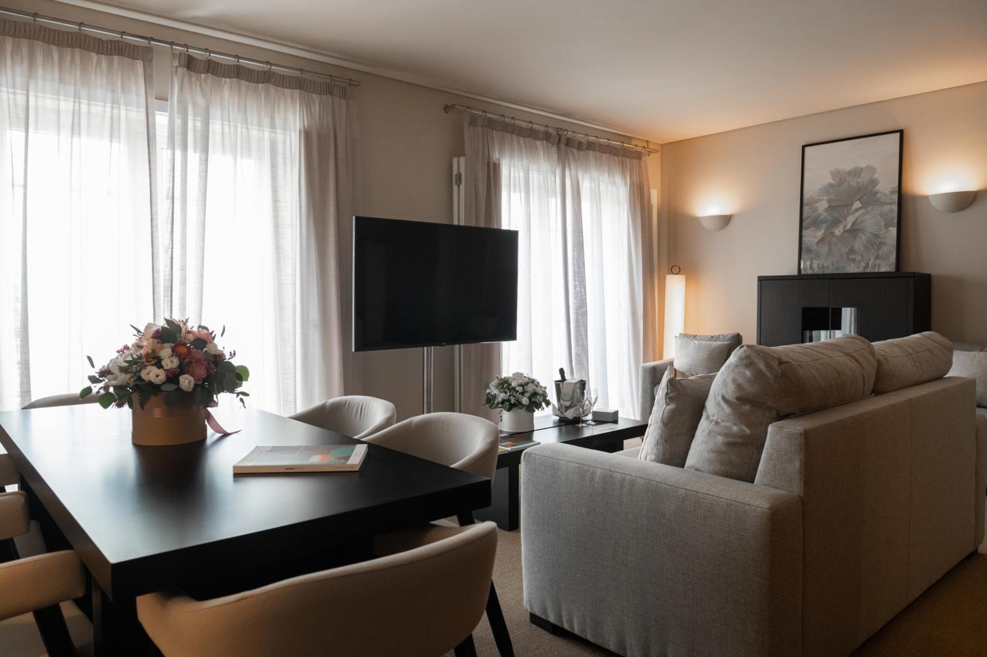 Domes Lake Algarve, Autograph Collection Vilamoura Eksteriør bilde A living room in a serviced apartment in Madrid, Spain