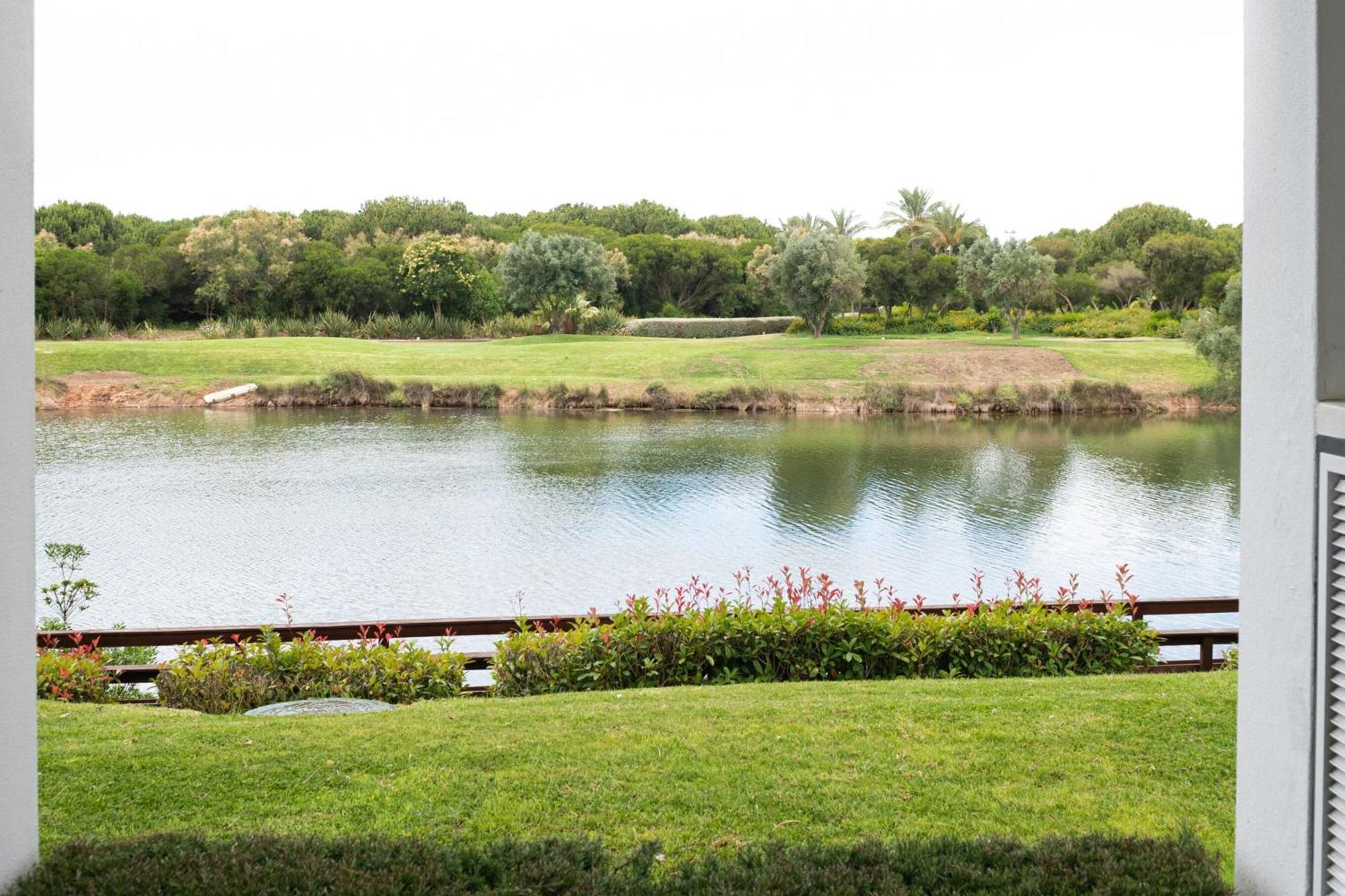 Domes Lake Algarve, Autograph Collection Vilamoura Eksteriør bilde The 18th hole at the 2007 PGA Championship