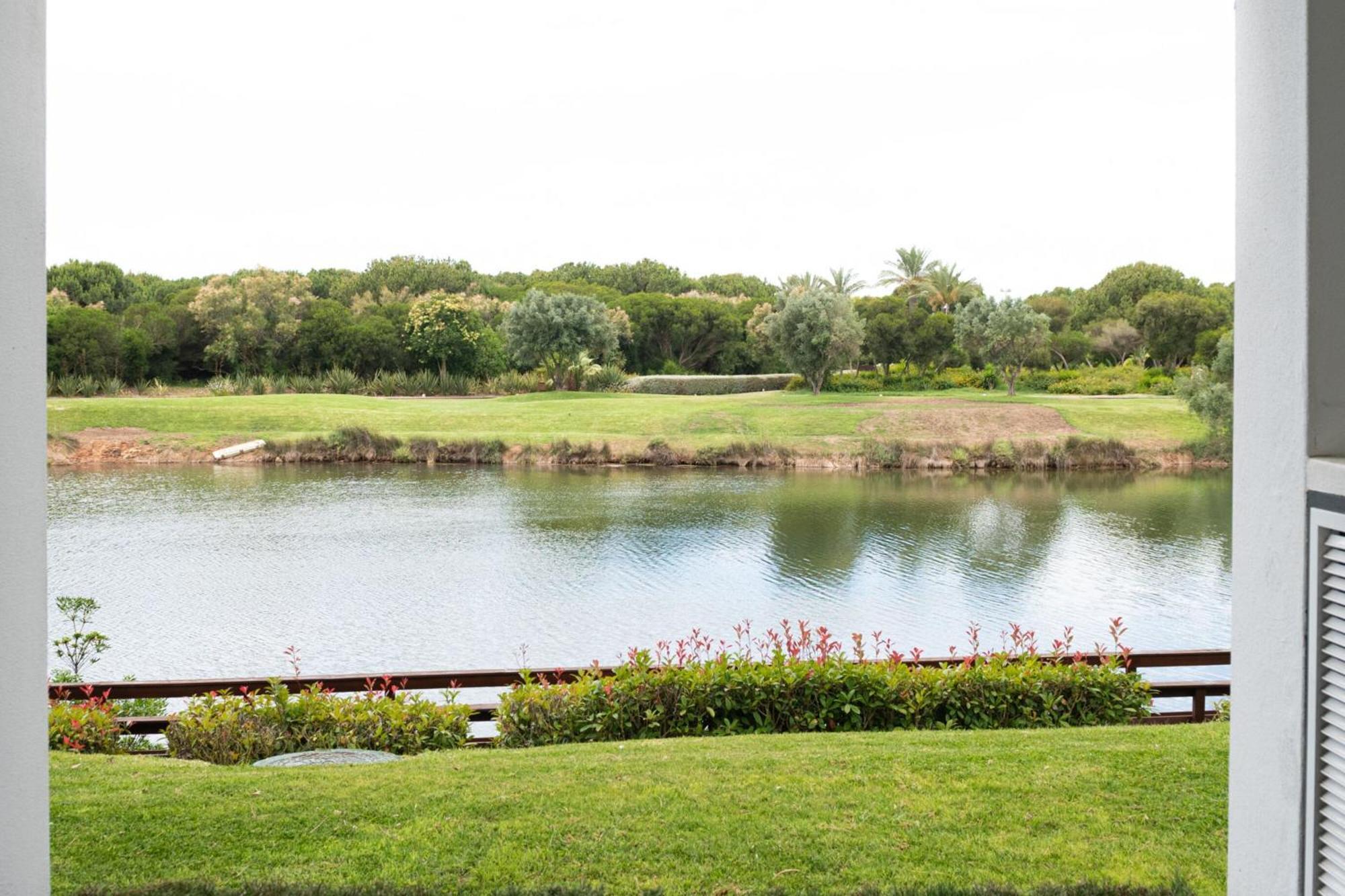 Domes Lake Algarve, Autograph Collection Vilamoura Eksteriør bilde Golf course at the resort